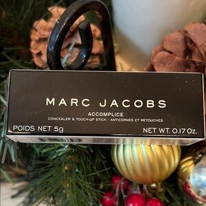 Marc Jacobs Accomplice Concealer in Tan